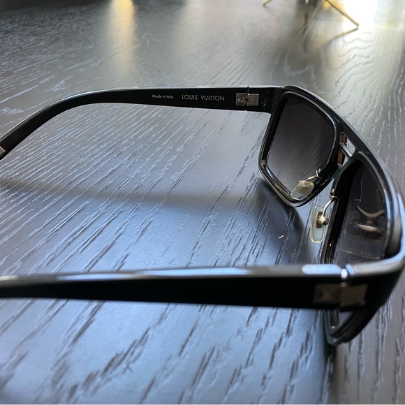 Authentic Louis Vuitton sunglasses. Originally $795. Lightly worn - Picture 3 of 5